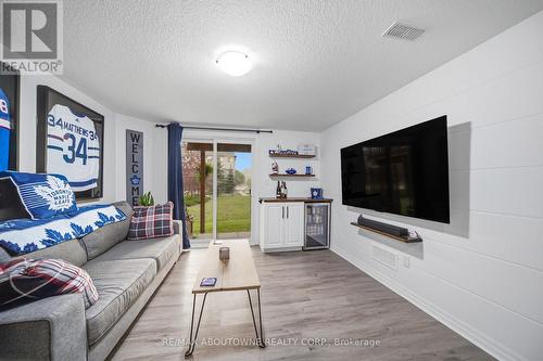 38 - 750 Lawrence Street, Cambridge, ON - Indoor Photo Showing Living Room