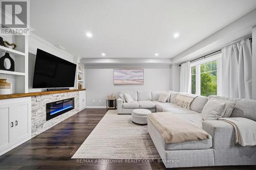 38 - 750 Lawrence Street, Cambridge, ON - Indoor Photo Showing Living Room With Fireplace