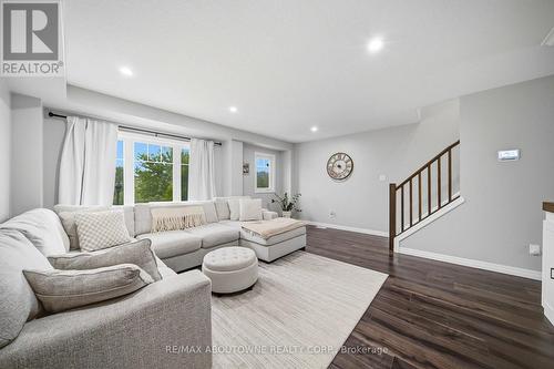 38 - 750 Lawrence Street, Cambridge, ON - Indoor Photo Showing Living Room