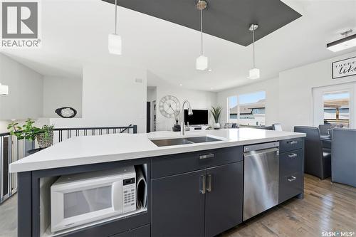 727 1St Avenue N, Warman, SK - Indoor Photo Showing Kitchen With Double Sink With Upgraded Kitchen