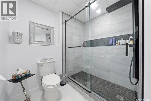 727 1St Avenue N, Warman, SK - Indoor Photo Showing Bathroom
