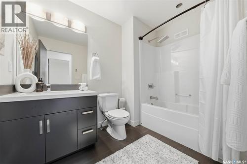 727 1St Avenue N, Warman, SK - Indoor Photo Showing Bathroom