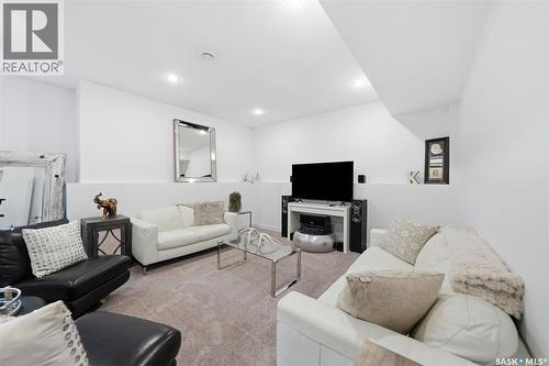 727 1St Avenue N, Warman, SK - Indoor Photo Showing Living Room