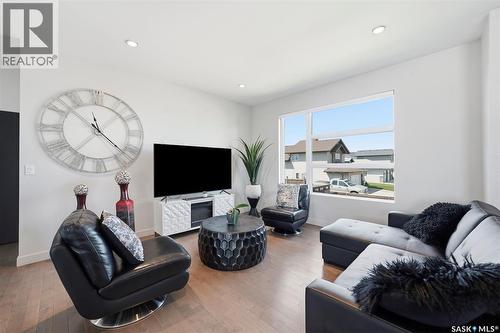 727 1St Avenue N, Warman, SK - Indoor Photo Showing Living Room