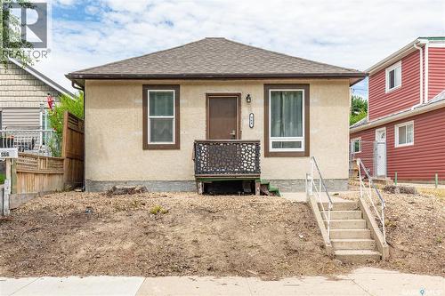 964 Athabasca STREET W  Moose Jaw, SK S6H 2E4
