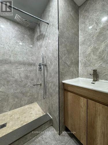 220 John Tabor Trail, Toronto, ON - Indoor Photo Showing Bathroom