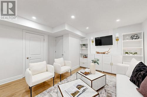 33 Kettle Valley Trail, King, ON - Indoor Photo Showing Living Room