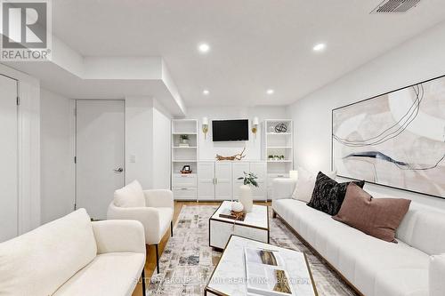 33 Kettle Valley Trail, King, ON - Indoor Photo Showing Living Room