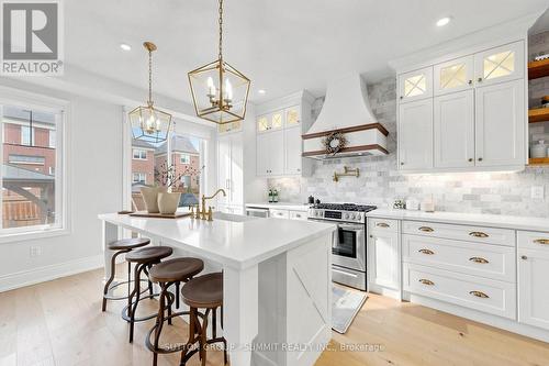 33 Kettle Valley Trail, King, ON - Indoor Photo Showing Kitchen With Upgraded Kitchen