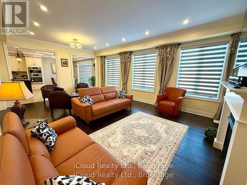 56 Esther Crescent, Thorold, ON - Indoor Photo Showing Living Room