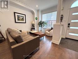 UPPER 162 CLAREMONT STREET Toronto, ON M6J 2M8
