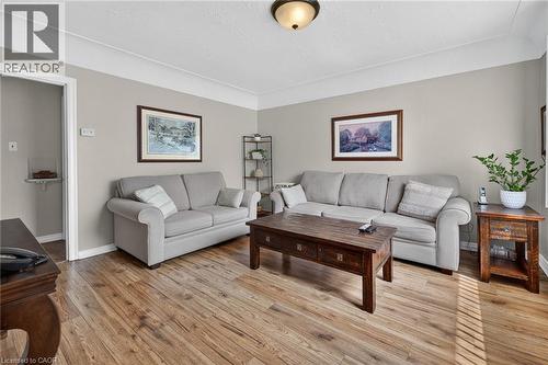 206 East 13Th Street, Hamilton, ON - Indoor Photo Showing Living Room