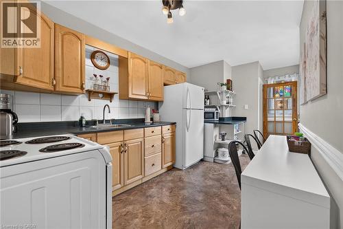 206 East 13Th Street, Hamilton, ON - Indoor Photo Showing Kitchen