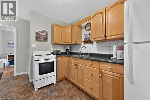 206 East 13Th Street, Hamilton, ON - Indoor Photo Showing Kitchen