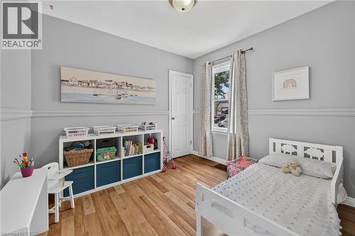 206 East 13Th Street, Hamilton, ON - Indoor Photo Showing Bedroom