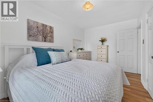 206 East 13Th Street, Hamilton, ON - Indoor Photo Showing Bedroom