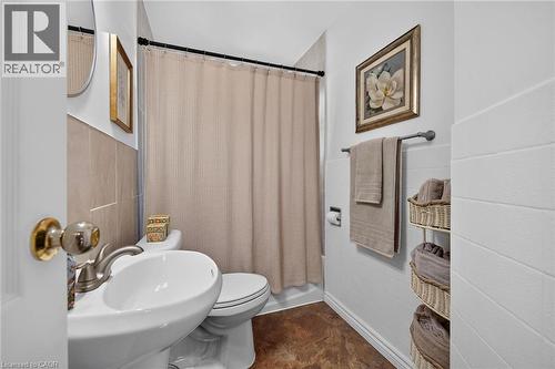 206 East 13Th Street, Hamilton, ON - Indoor Photo Showing Bathroom
