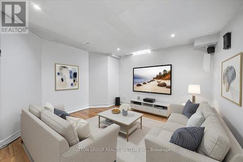 3348 Sunlight Street, Mississauga, ON - Indoor Photo Showing Living Room