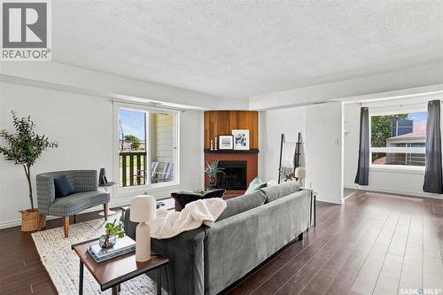 426 425 115Th Street E, Saskatoon, SK - Indoor Photo Showing Living Room With Fireplace