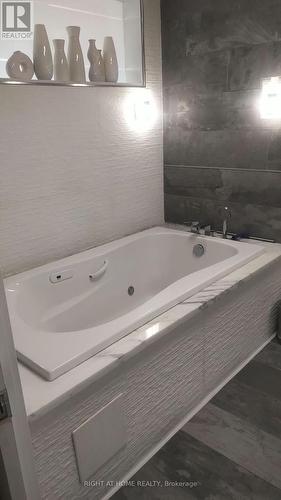 2803 - 33 Harbour Square, Toronto, ON - Indoor Photo Showing Bathroom