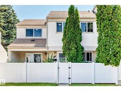 22 WOODVALE VG NW  Edmonton, AB T6L 1W4