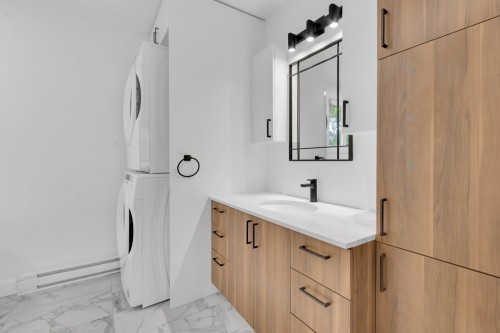 Salle de bains - 570 Rue Andrassy, Mascouche, QC - Indoor Photo Showing Other Room