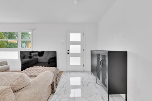 Hall d'entrée/Vestibule - 570 Rue Andrassy, Mascouche, QC - Indoor Photo Showing Living Room