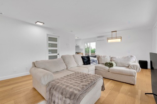 Salon - 570 Rue Andrassy, Mascouche, QC - Indoor Photo Showing Living Room
