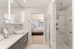 Salle de bains attenante à la CCP - 