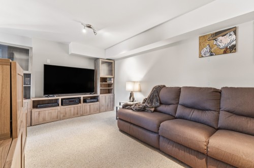 Family Room - 90 Ch. Des Catalpas, La Conception, QC - Indoor Photo Showing Living Room