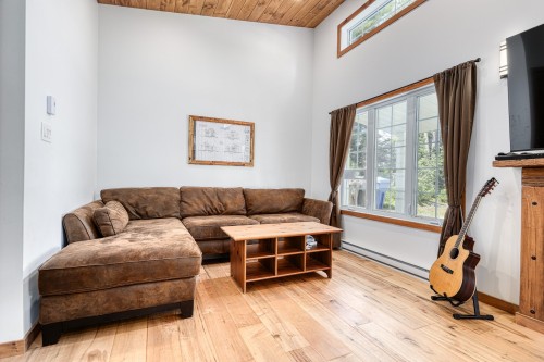 Salon - 106 Rue Évangéline, Saint-Alphonse-Rodriguez, QC - Indoor Photo Showing Living Room