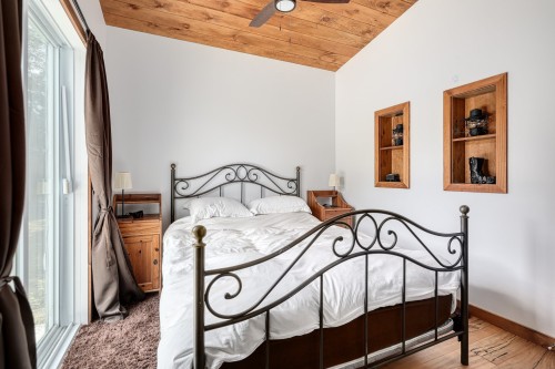 Chambre à coucher - 106 Rue Évangéline, Saint-Alphonse-Rodriguez, QC - Indoor Photo Showing Bedroom