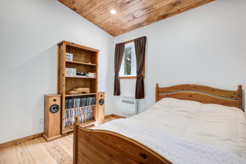 Chambre à coucher - 106 Rue Évangéline, Saint-Alphonse-Rodriguez, QC - Indoor Photo Showing Bedroom
