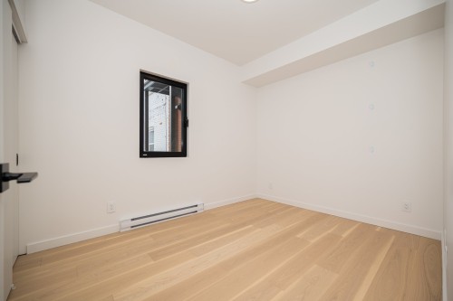 Chambre à coucher - 2569 Rue Sherbrooke E., Montréal (Le Plateau-Mont-Royal), QC - Indoor Photo Showing Other Room
