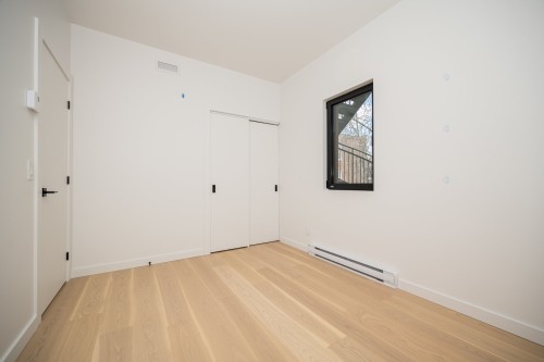 Chambre à coucher - 2569 Rue Sherbrooke E., Montréal (Le Plateau-Mont-Royal), QC - Indoor Photo Showing Other Room