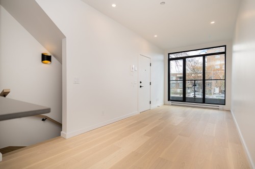 Salon - 2569 Rue Sherbrooke E., Montréal (Le Plateau-Mont-Royal), QC - Indoor Photo Showing Other Room