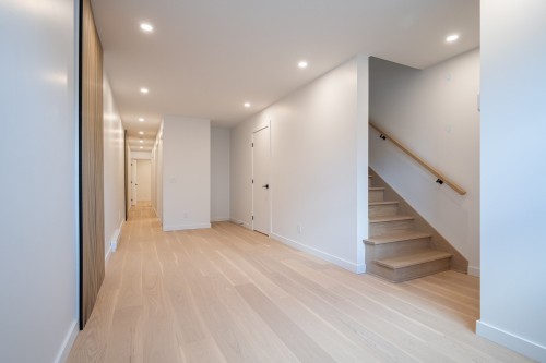 Salle familiale - 2569 Rue Sherbrooke E., Montréal (Le Plateau-Mont-Royal), QC - Indoor Photo Showing Other Room