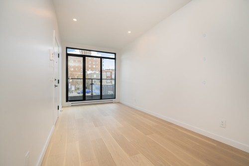 Salon - 2569 Rue Sherbrooke E., Montréal (Le Plateau-Mont-Royal), QC - Indoor Photo Showing Other Room