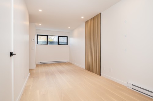 Chambre à coucher - 2569 Rue Sherbrooke E., Montréal (Le Plateau-Mont-Royal), QC - Indoor Photo Showing Other Room
