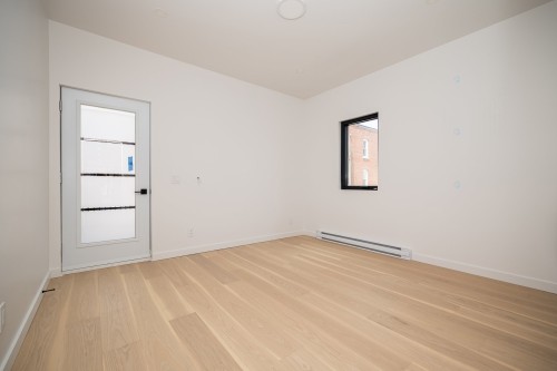 Chambre à coucher - 2569 Rue Sherbrooke E., Montréal (Le Plateau-Mont-Royal), QC - Indoor Photo Showing Other Room