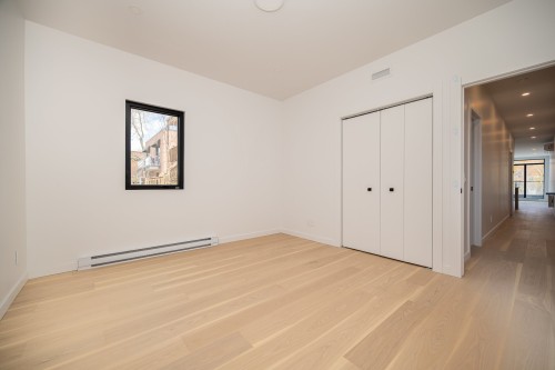 Chambre à coucher - 2569 Rue Sherbrooke E., Montréal (Le Plateau-Mont-Royal), QC - Indoor Photo Showing Other Room
