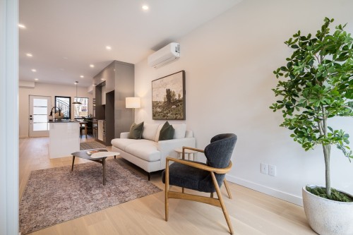 View - 2571Z Rue Sherbrooke E., Montréal (Le Plateau-Mont-Royal), QC - Indoor Photo Showing Living Room