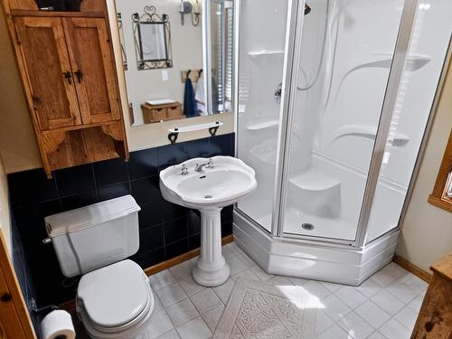 123 Canfield Road, Kenora, ON - Indoor Photo Showing Bathroom