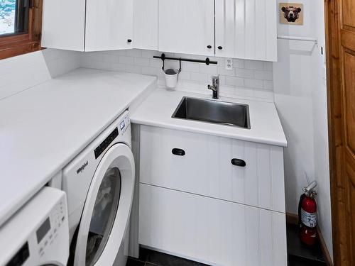 123 Canfield Road, Kenora, ON - Indoor Photo Showing Laundry Room