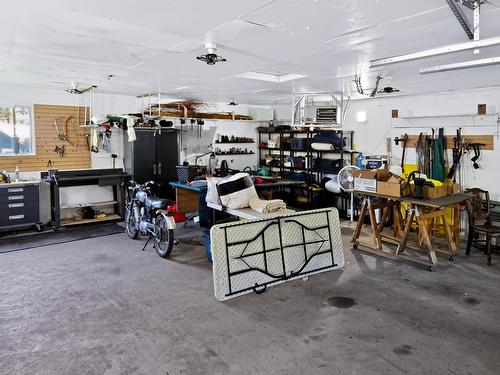 123 Canfield Road, Kenora, ON - Indoor Photo Showing Garage