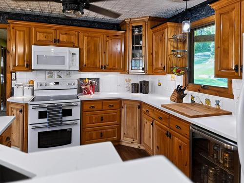 123 Canfield Road, Kenora, ON - Indoor Photo Showing Kitchen
