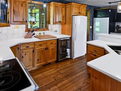 123 Canfield Road, Kenora, ON - Indoor Photo Showing Kitchen With Double Sink