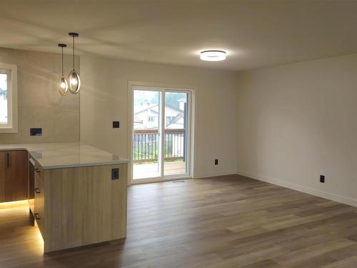 72 Brent Street, Thunder Bay, ON - Indoor Photo Showing Other Room