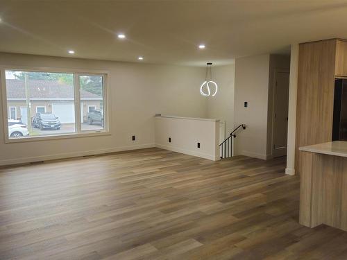 72 Brent Street, Thunder Bay, ON - Indoor Photo Showing Other Room
