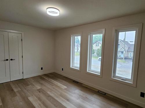 72 Brent Street, Thunder Bay, ON - Indoor Photo Showing Other Room